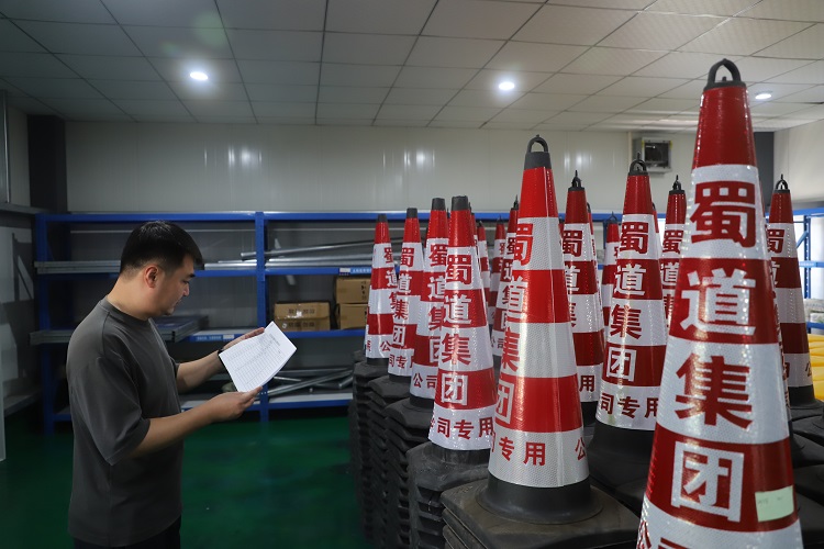 8.14+紀(jì)檢辦公室+成德南公司紀(jì)委開展汛期安全監(jiān)督檢查 - 副本.JPG